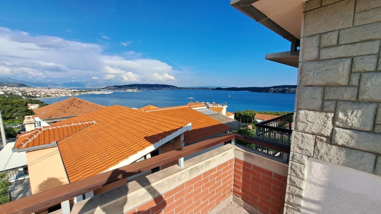 Apartment With Splendid Sea View Trogir Exterior foto