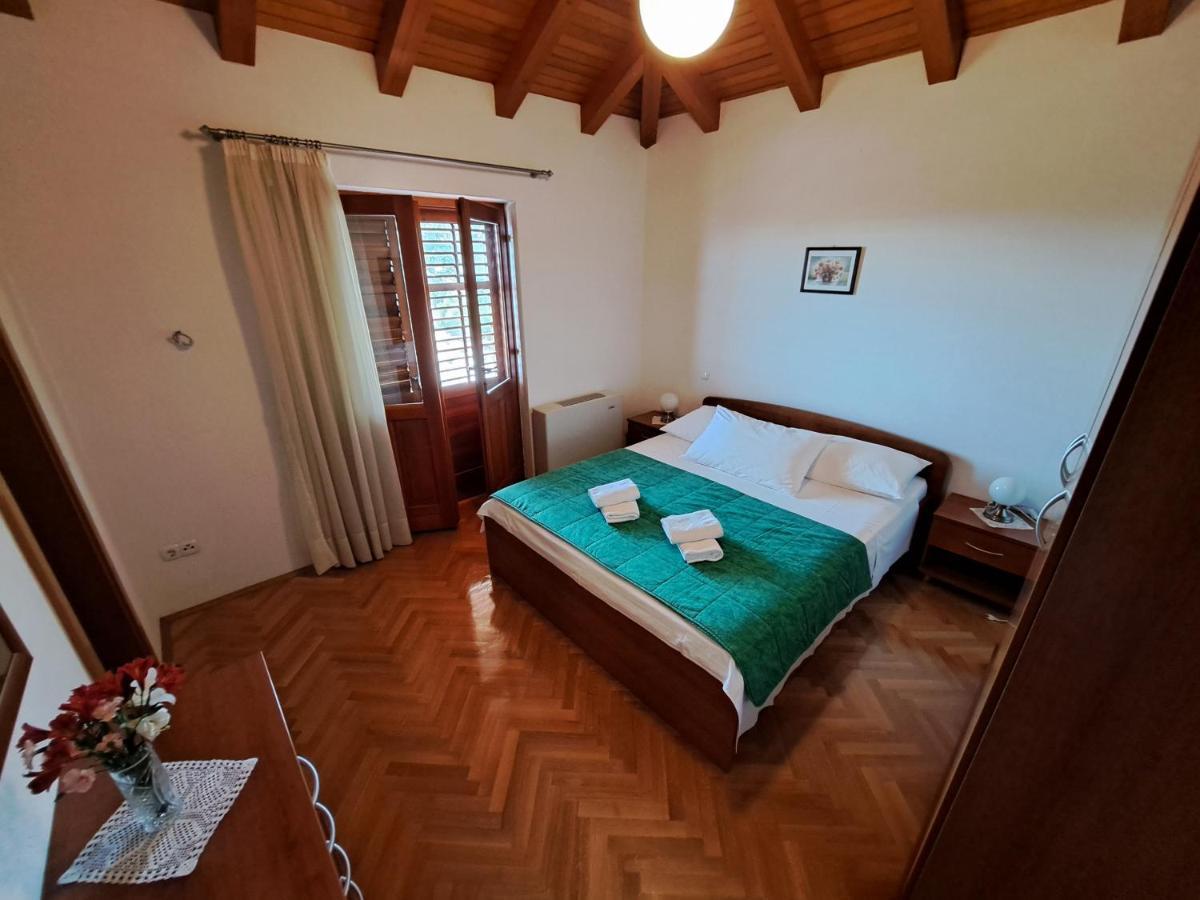 Apartment With Splendid Sea View Trogir Exterior foto