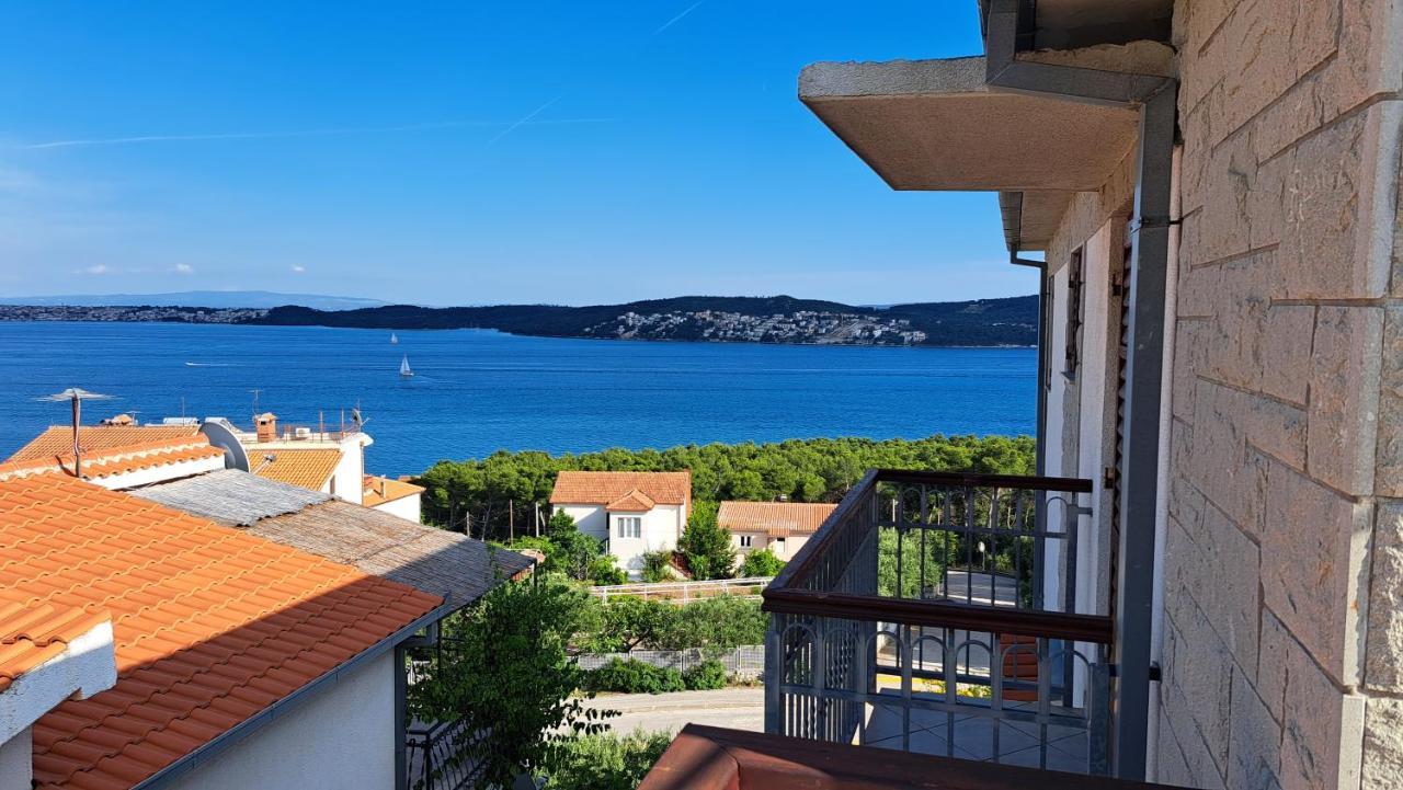 Apartment With Splendid Sea View Trogir Exterior foto