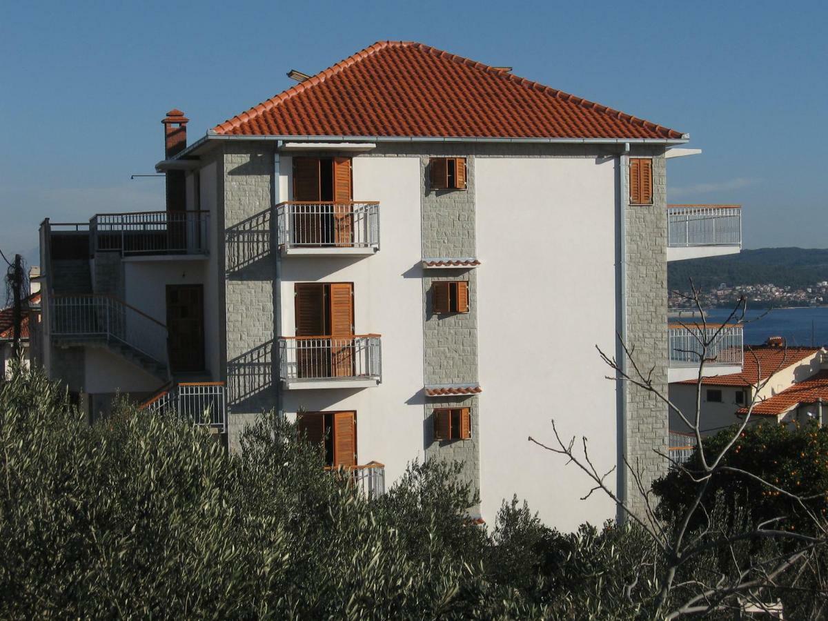 Apartment With Splendid Sea View Trogir Exterior foto